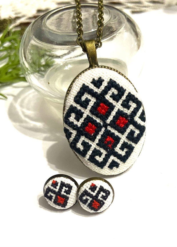 Set, colier si cercei cu broderie  manuala - traditional
