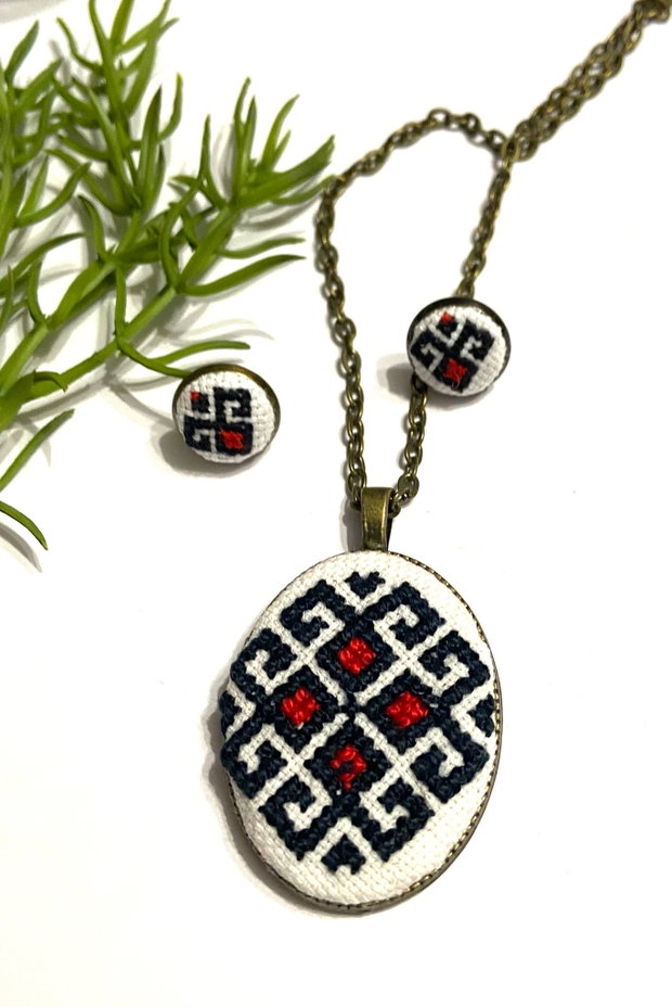 Set, colier si cercei cu broderie  manuala - traditional