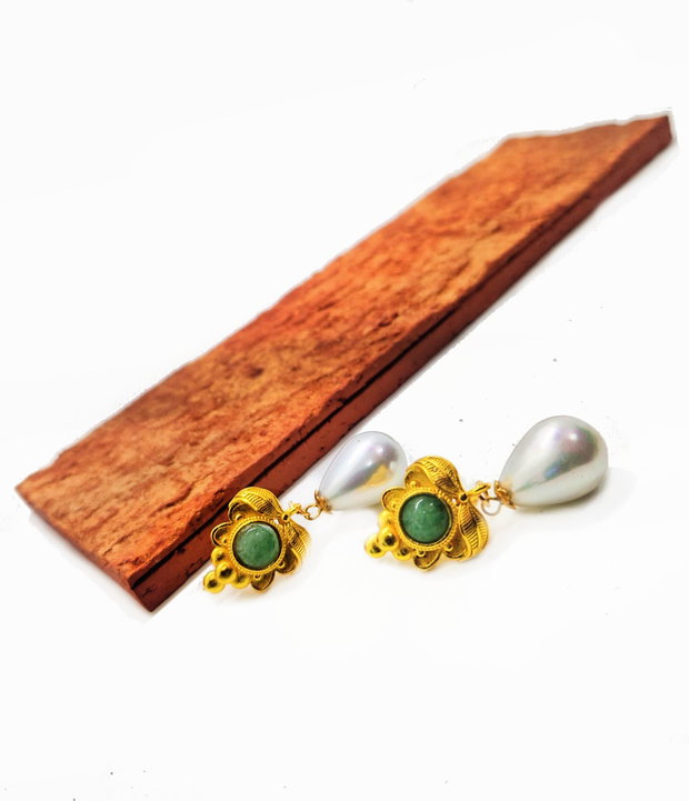 Cercei "Aventurine flower" din alama, aventurin si perle mari Seashell