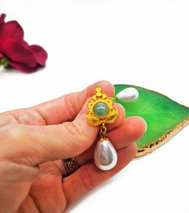 Cercei "Aventurine flower" din alama, aventurin si perle mari Seashell