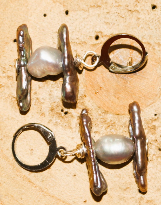 Cercei handmade din sarma si perle de cultura