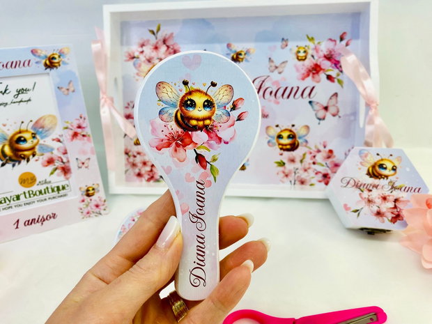 Set aniversar personalizat 1 anisor - Spring Bees & Butterflies - Tavita turta si accesorii