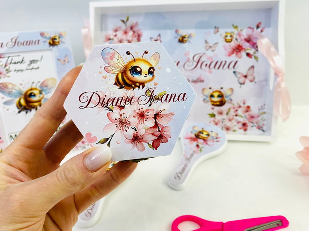 Set aniversar personalizat 1 anisor - Spring Bees & Butterflies - Tavita turta si accesorii