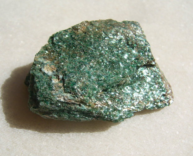 Fucsit specimen NATURAL netratat aprox 40x33x14 mm