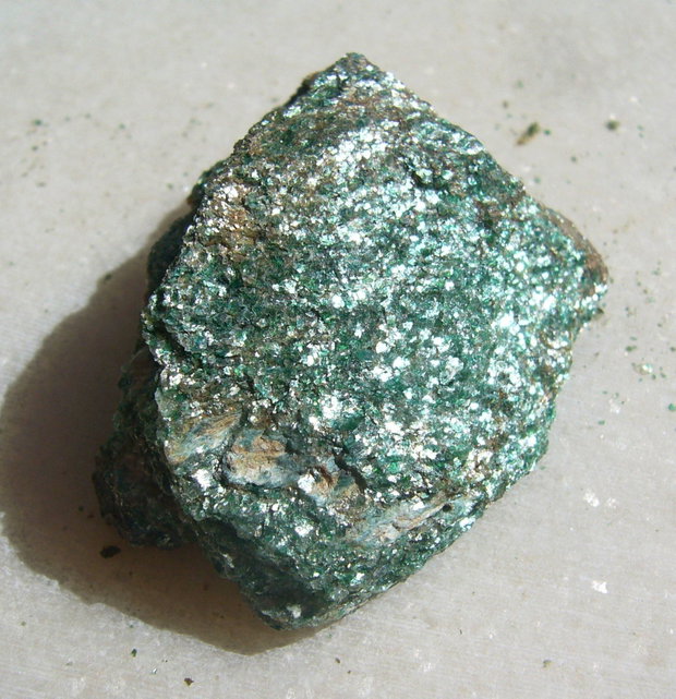 Fucsit specimen NATURAL netratat aprox 40x33x14 mm
