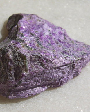 Stictit / Atlantisit specimen NATURAL netratat aprox 33x34.5x13 mm