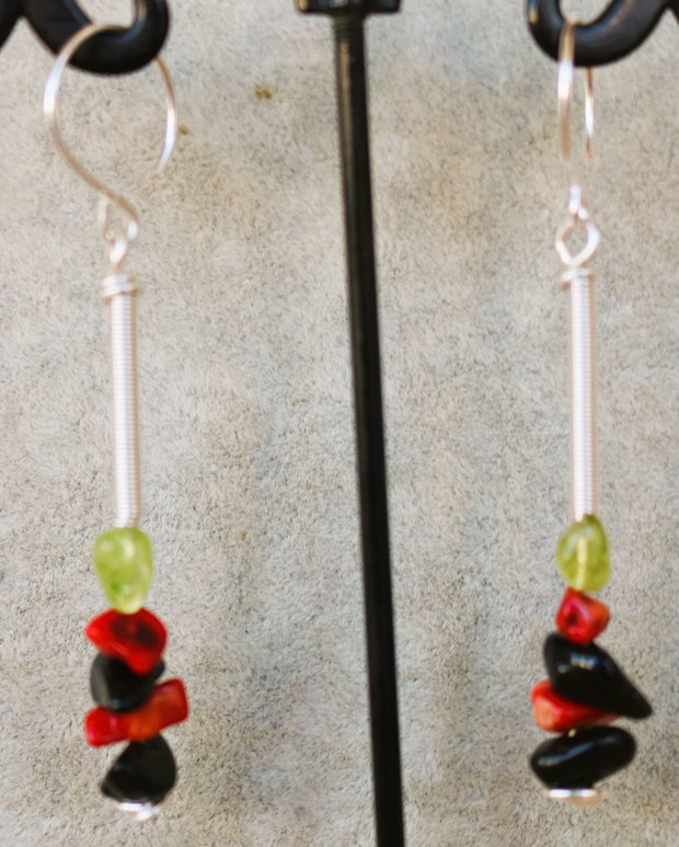 Cercei handmade cu un mix din cipsuri semipretioase
