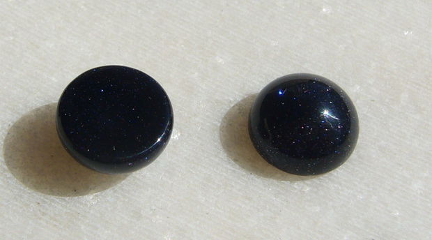 (2 bucati) Piatra soarelui albastra cabochon aprox 10x5 mm