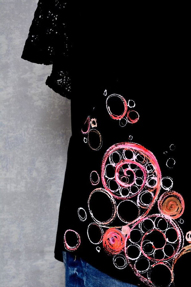 Tricou negru, pictat manual, unicat