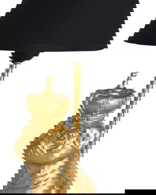 Lampa de masa cu un buldog auriu cu coroana