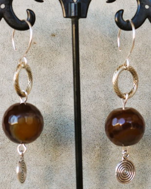 Cercei handmade din sarma si agate fatetate
