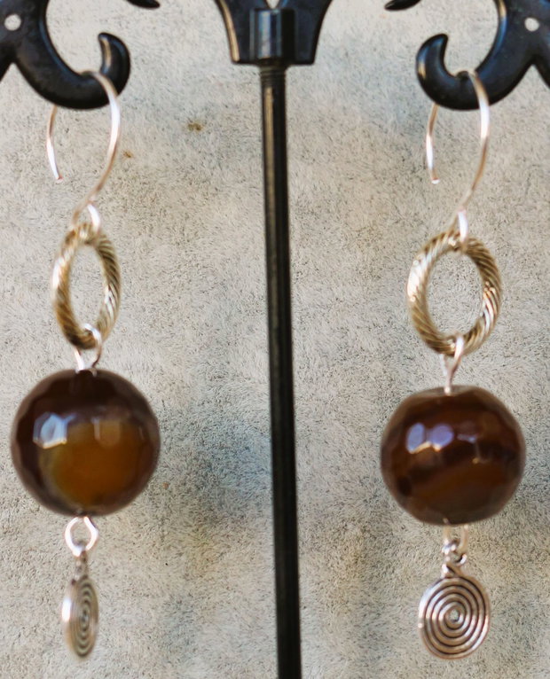 Cercei handmade din sarma si agate fatetate