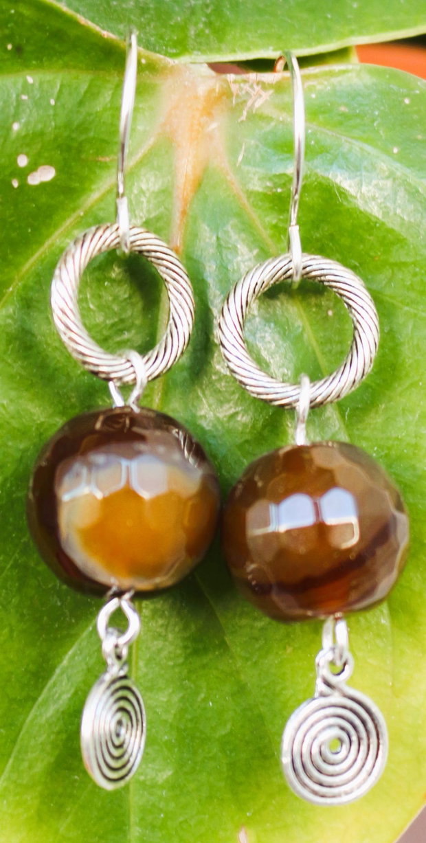 Cercei handmade din sarma si agate fatetate
