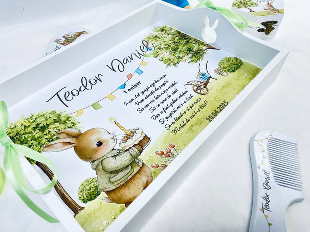 Set aniversar personalizat 1 anisor - Happy birthday bunny- Tavita mot si accesorii