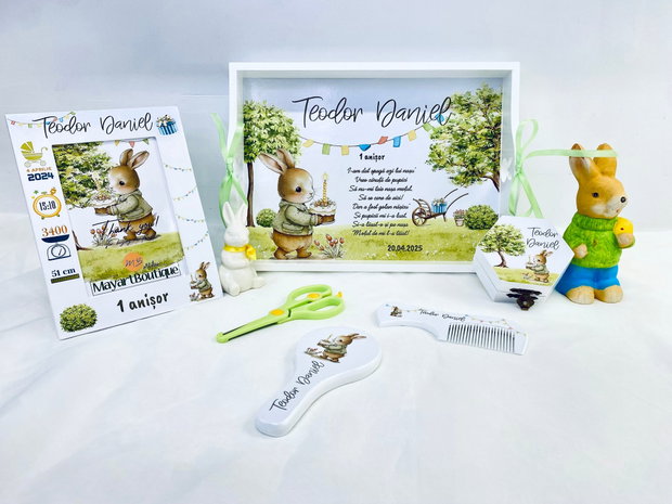 Set aniversar personalizat 1 anisor - Happy birthday bunny- Tavita mot si accesorii