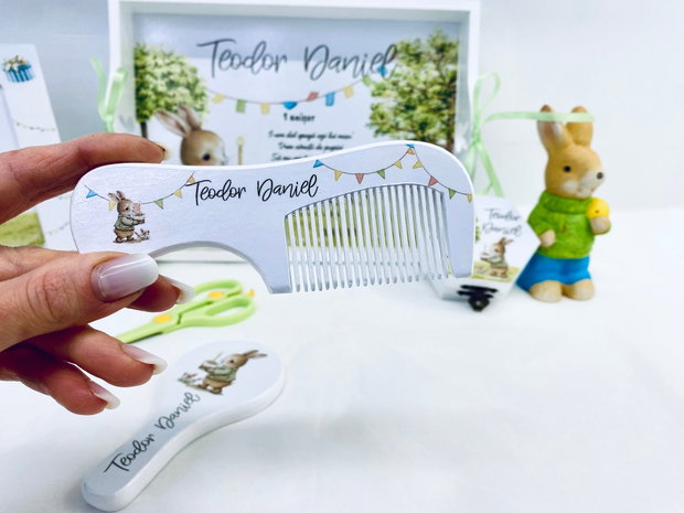 Set aniversar personalizat 1 anisor - Happy birthday bunny- Tavita mot si accesorii
