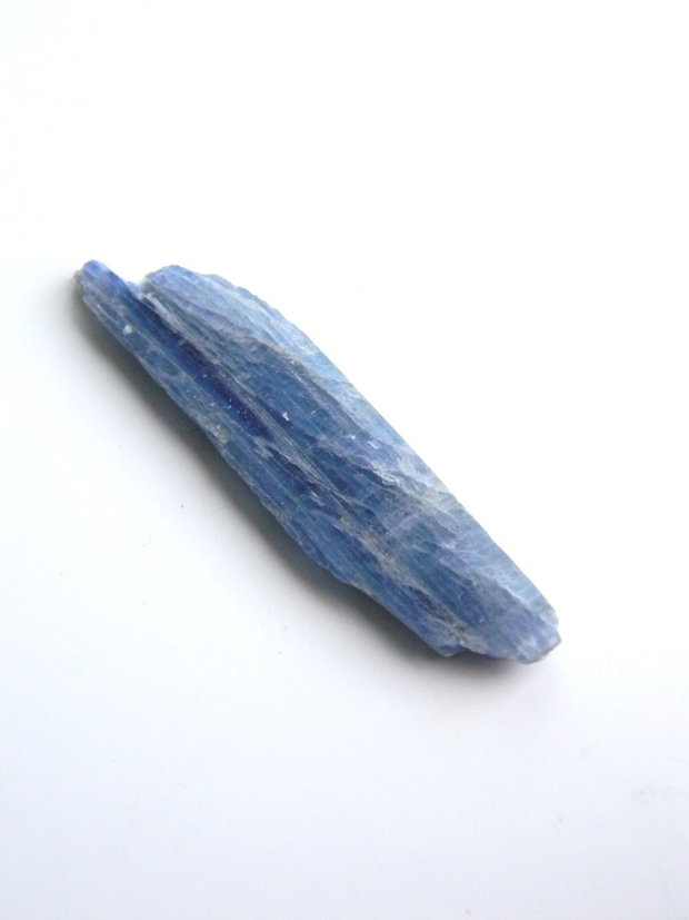 Kyanit brut (C29)