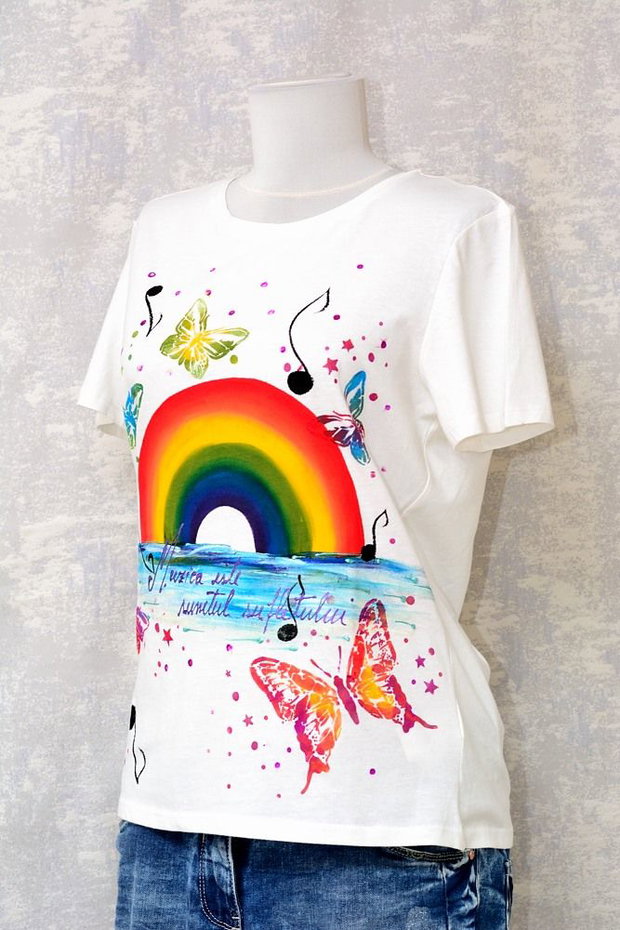 Tricou alb pictat manual-Muzica este sunetul sufletului