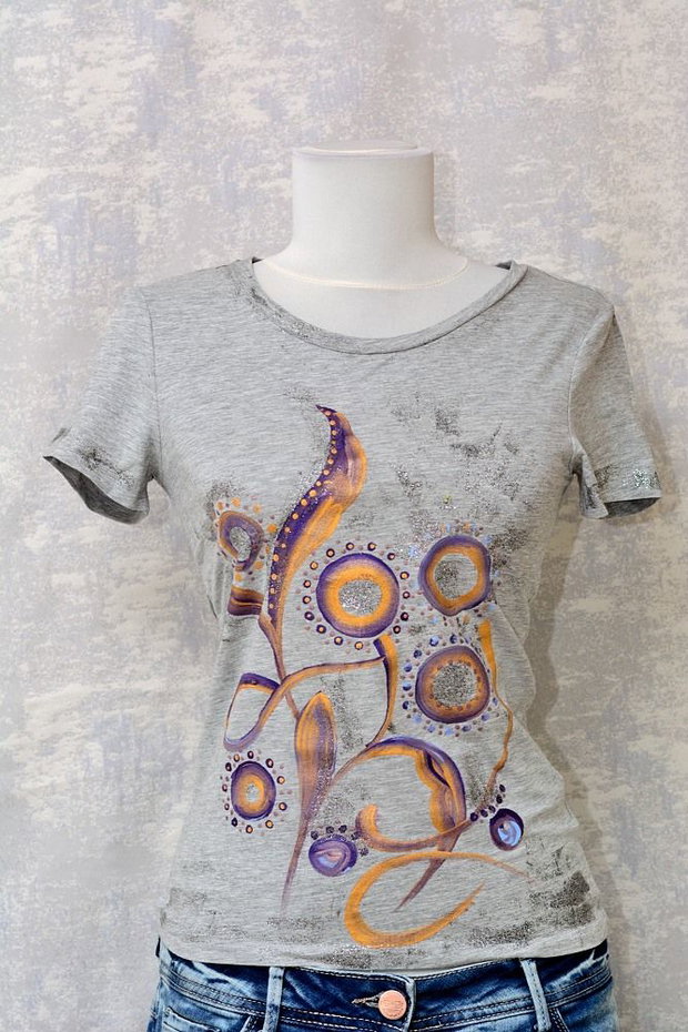 Tricou gri, pictat manual, unicat