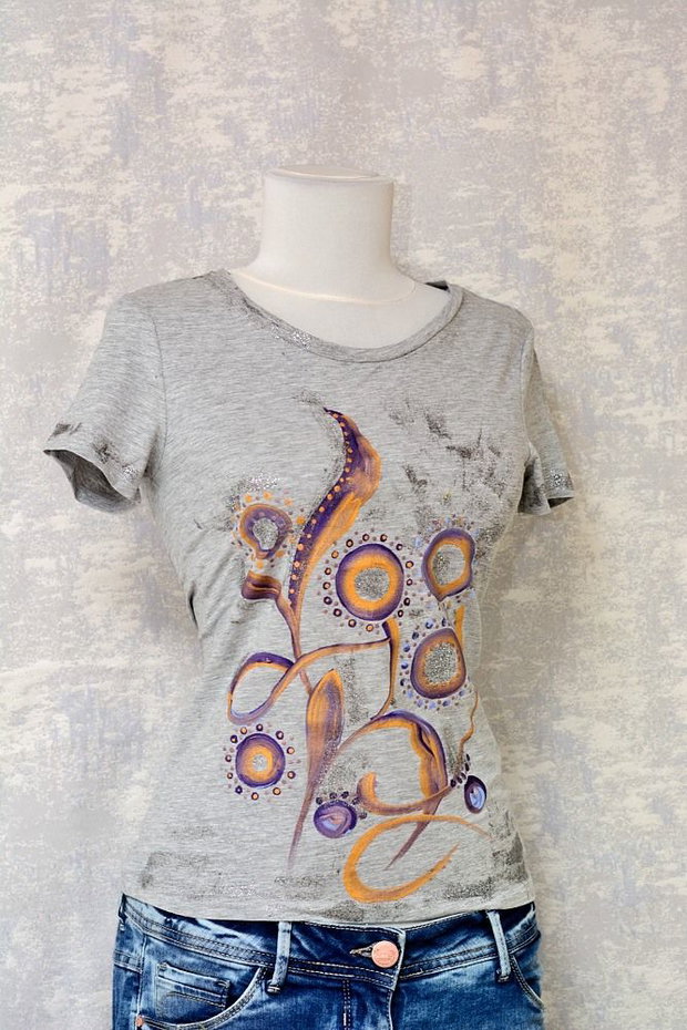 Tricou gri, pictat manual, unicat