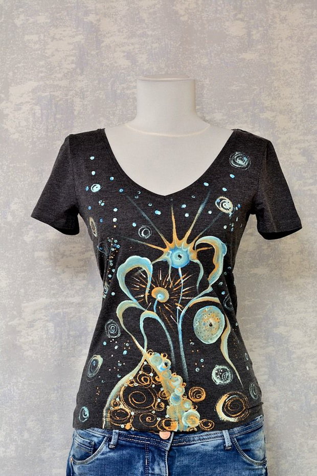 Tricou gri, pictat manual, unicat