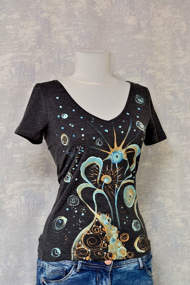 Tricou gri, pictat manual, unicat