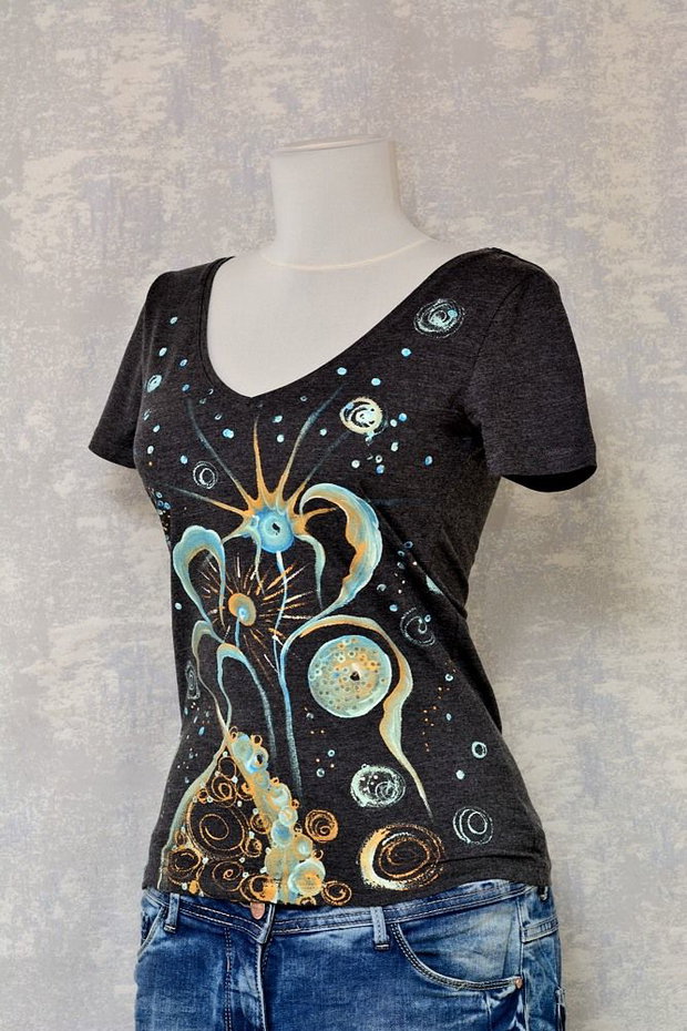 Tricou gri, pictat manual, unicat