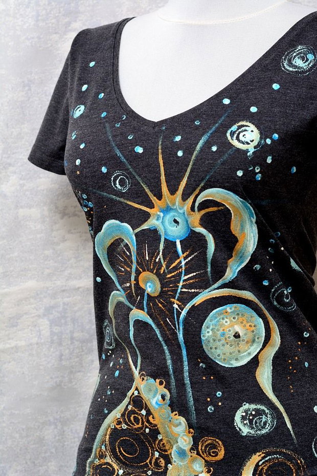 Tricou gri, pictat manual, unicat