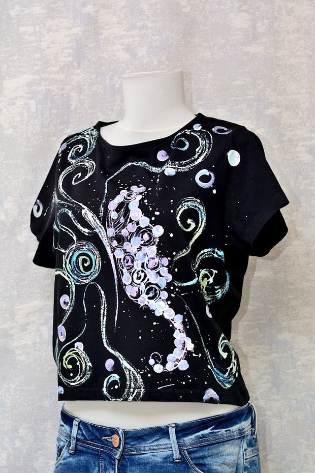 Tricou negru, pictat manual, unicat