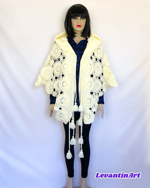 Pelerină croșetată manual cu glugă, stil boho elegant (tip poncho/capă), ivoire - UNICAT