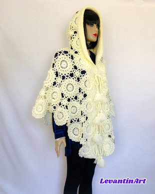 Pelerină croșetată manual cu glugă, stil boho elegant (tip poncho/capă), ivoire - UNICAT