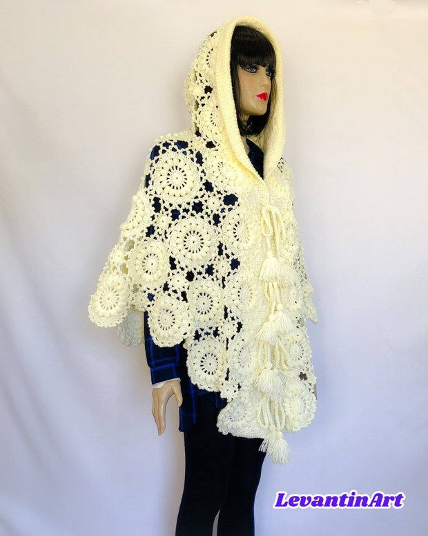 Pelerină croșetată manual cu glugă, stil boho elegant (tip poncho/capă), ivoire - UNICAT