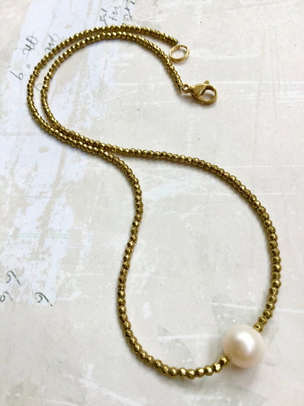 Colier CHOKER hematite aurii & perla alba de cultura