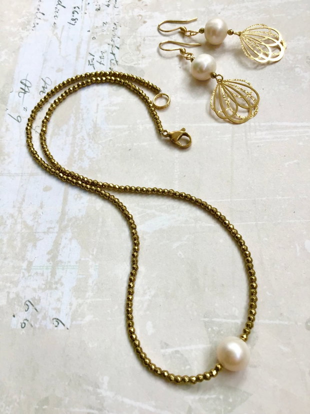 Colier CHOKER hematite aurii & perla alba de cultura