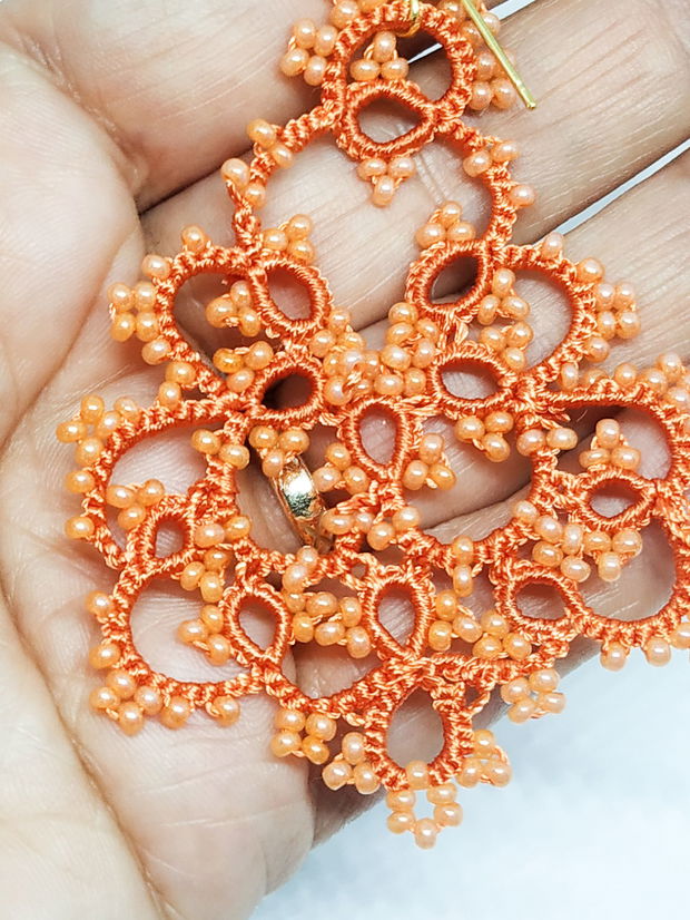 Cercei dantela portocalie, cercei portocalii din dantela lucrata cu suveicuta in tehnica frivolite, cercei handmade, bijuterii crosetate