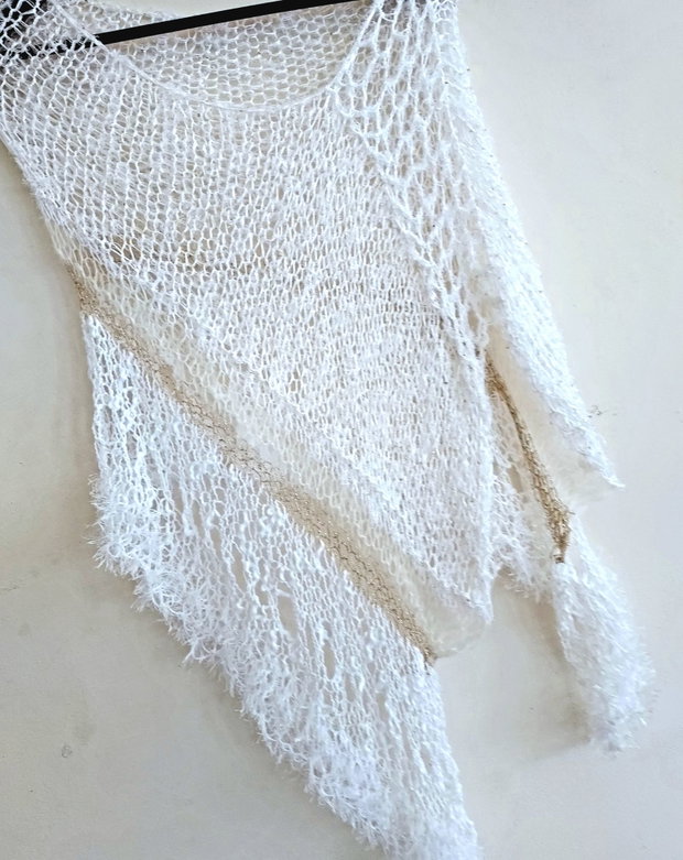 Poncho tricotat din fire chic