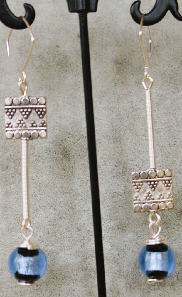 Cercei handmade cu margele murano si elemente din aliaj tibetan