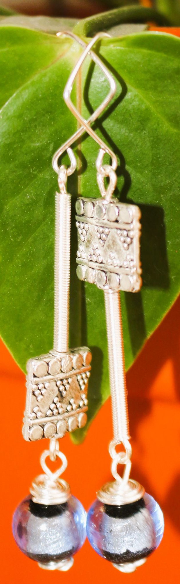 Cercei handmade cu margele murano si elemente din aliaj tibetan