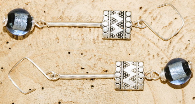 Cercei handmade cu margele murano si elemente din aliaj tibetan
