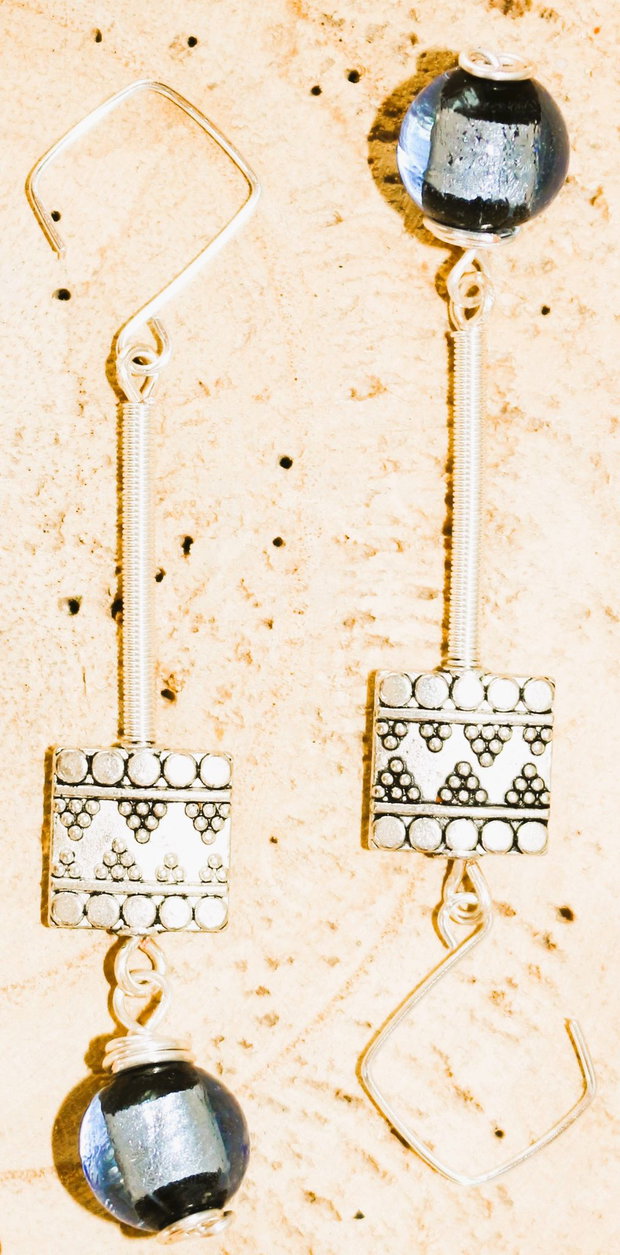 Cercei handmade cu margele murano si elemente din aliaj tibetan