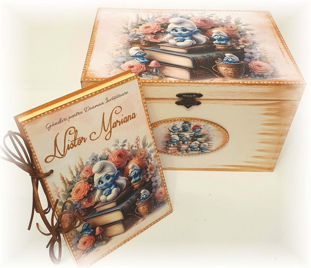 Set cadou, format din carte personalizata cu coperti din lemn si cufar 30x20x18 cm, tema Strumfi, roz pal
