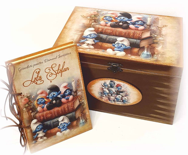 Set cadou, format din carte personalizata cu coperti din lemn si cufar 30x20x18 cm, tema Strumfi, vintage