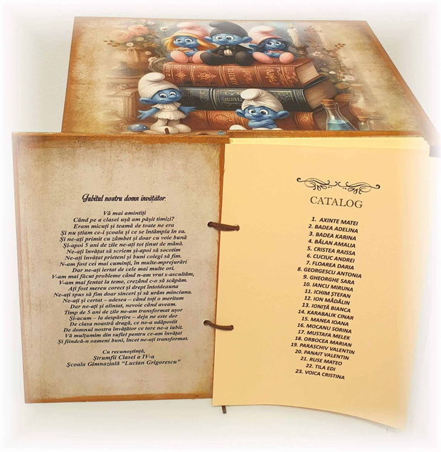 Set cadou, format din carte personalizata cu coperti din lemn si cufar 30x20x18 cm, tema Strumfi, vintage