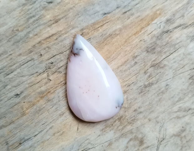 Cabochon opal roz, 38x23 cm