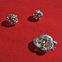 Mix: 1 inchizatoare 2 siruri argintie cu rhinestone alb + 2 bile din metal argintiu 10 mm rhinestone alb