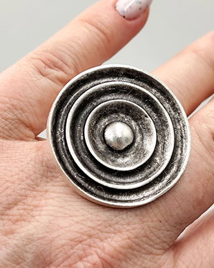 Inel metalic cu motiv concentric, Inz047