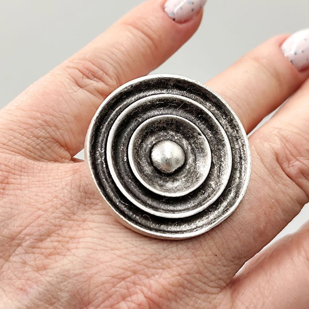 Inel metalic cu motiv concentric, Inz047