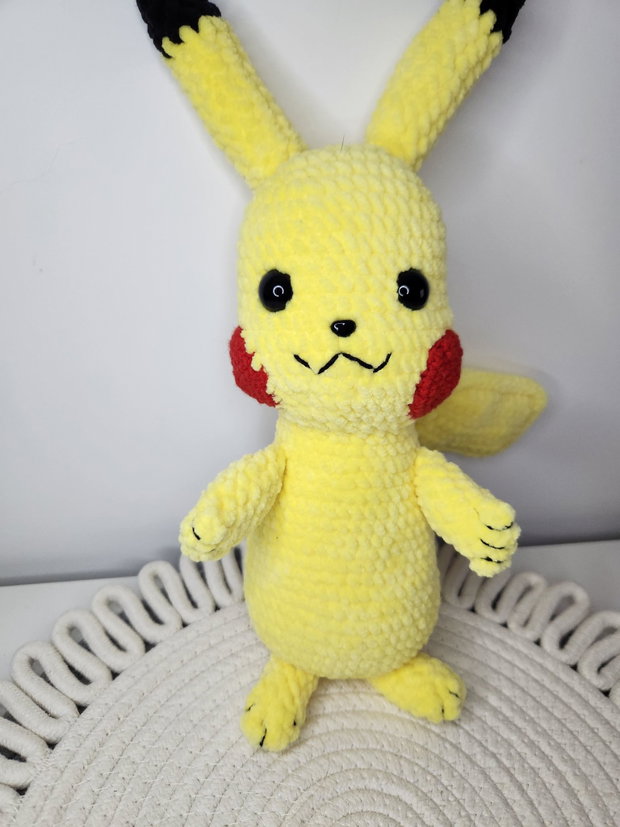 Pikachu crosetat