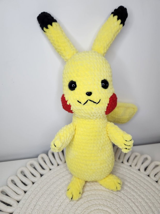 Pikachu crosetat