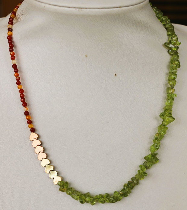 Colier handmade din cipsuri de peridot,carneol si hematit